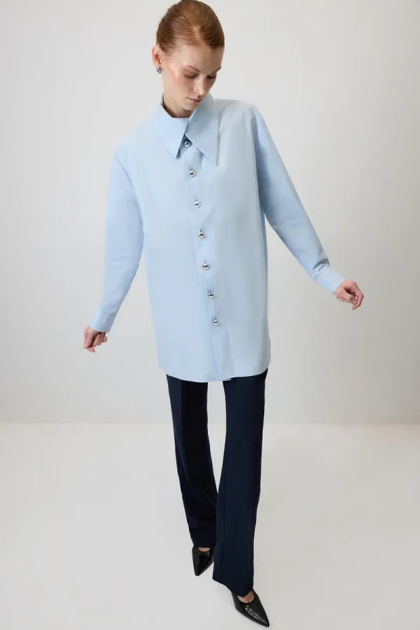 CHEMISE À BOUTONS MÉTALLIQUES