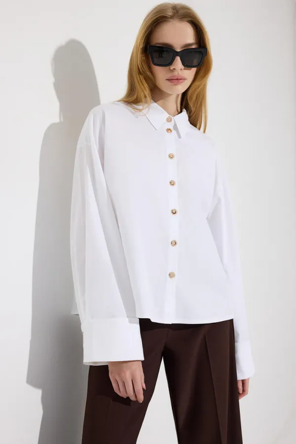 CHEMISE À MANCHONS DORÉS ET BOUTONS DORÉS