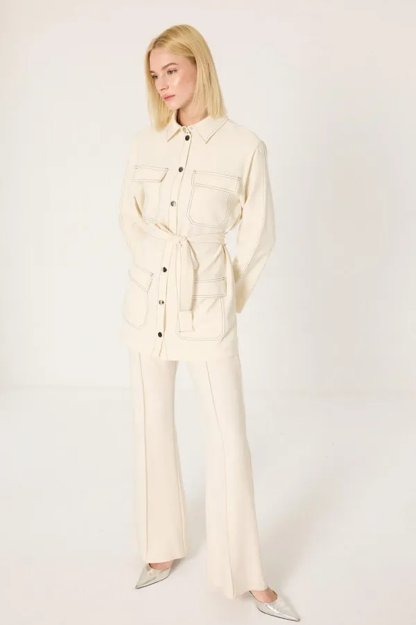 CHEMISE À COUTURES CONTRASTÉES