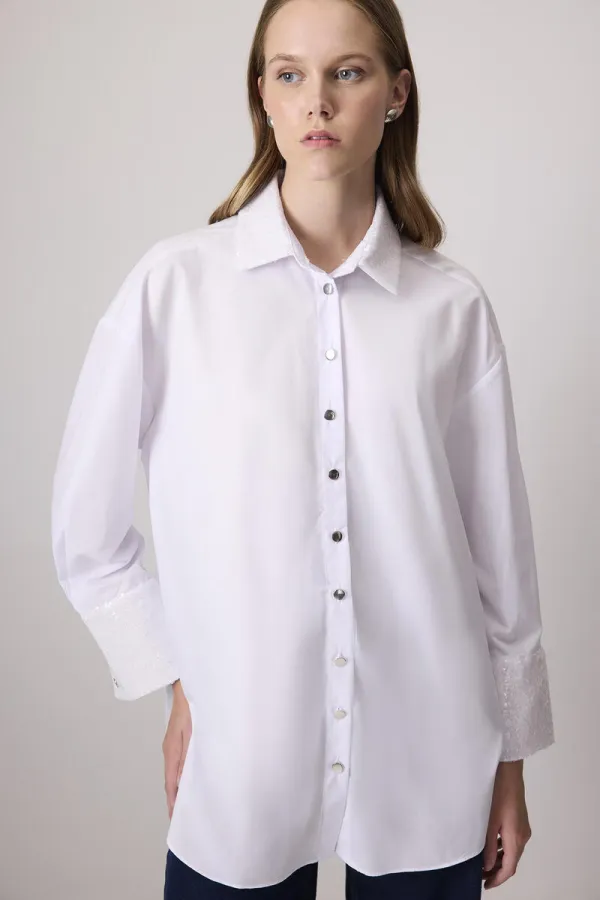 CHEMISE EN POPLINE AVEC DÉTAILS DE PAILLETTES