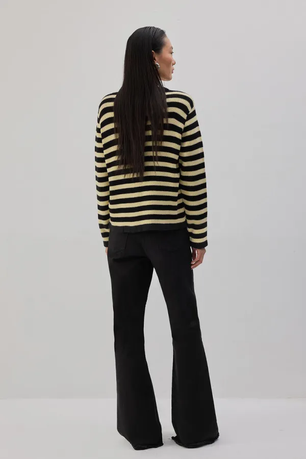 CARDIGAN COURT À BOUTONS DORÉS