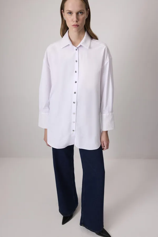 CHEMISE EN POPLINE AVEC DÉTAILS DE PAILLETTES