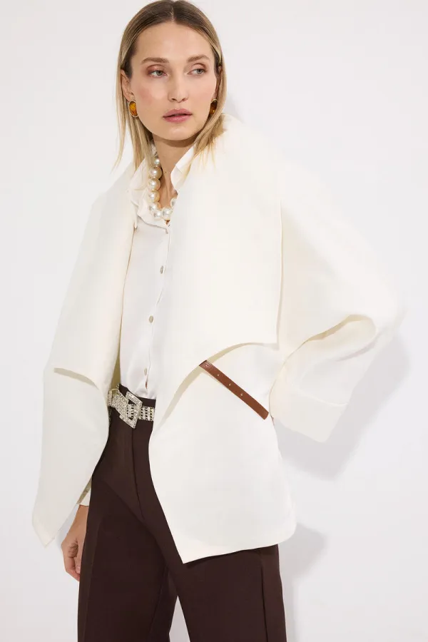 VESTE EN SATIN AVEC CEINTURE EN CUIR