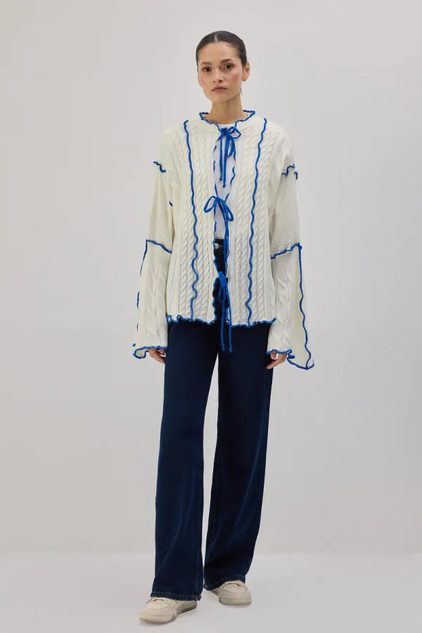 KONTRAST BİYELİ TRİKO HIRKA