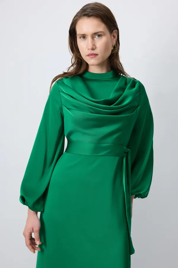 ROBE EN SATIN DRAPÉE