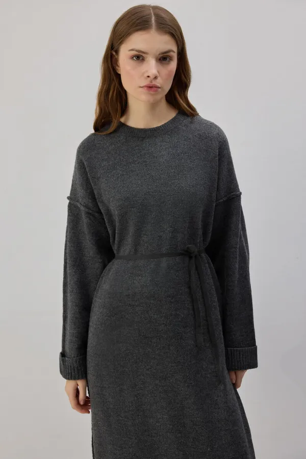 ROBE MAXI EN MAILLE AVEC CEINTURE