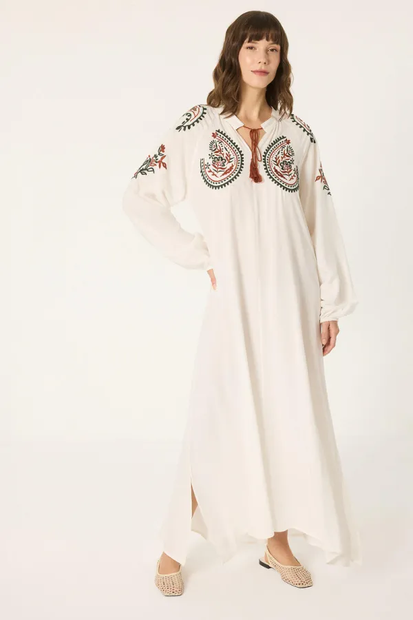 ROBE EN VISCOSE BRODÉE