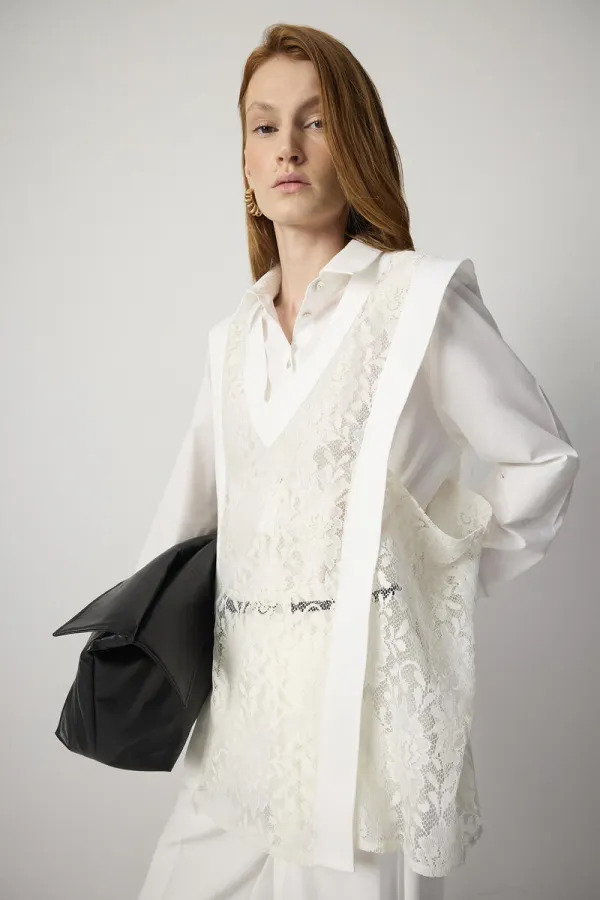 Tunique à col en V et à volants en dentelle