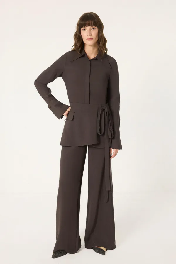 ENSEMBLE CHEMISE ET PANTALON AVEC CEINTURE
