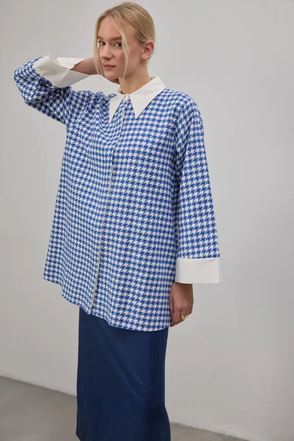 CHEMISE À COL ASYMÉTRIQUE AVEC TWEET