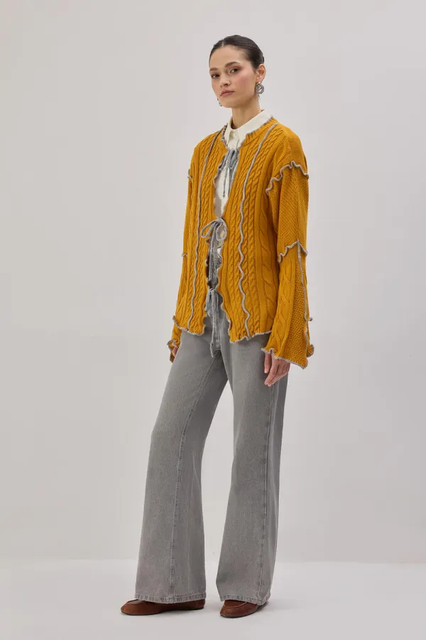 KONTRAST BİYELİ TRİKO HIRKA