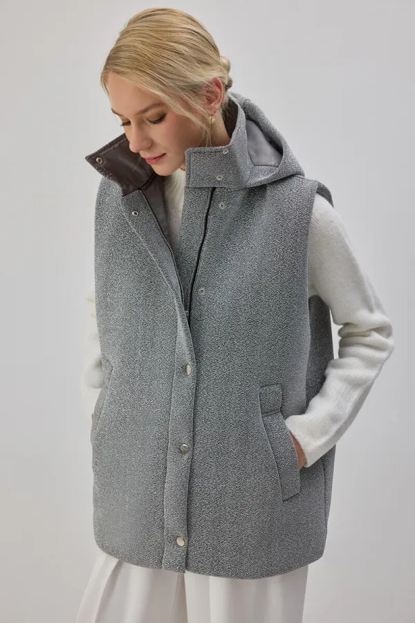 HOODED PUFFER VEST