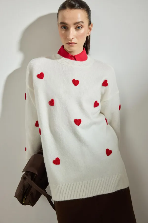 HEART EMBROIDERED KNITTED SWEATER