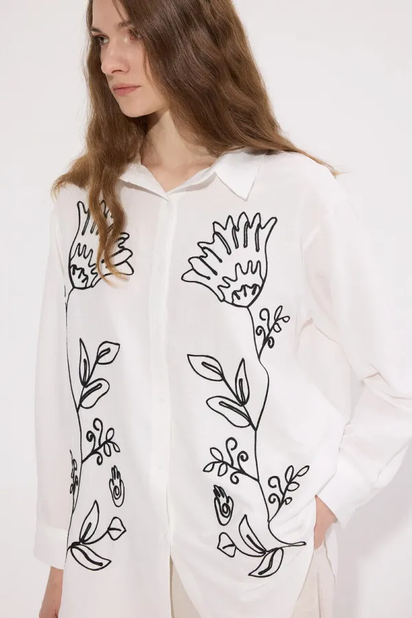 CHEMISE AVEC DÉTAILS DE BRODERIE