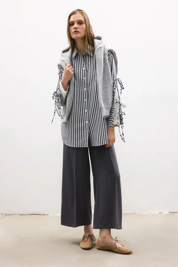 CHEMISE À RAYURES AVEC DÉTAIL DE NŒUD