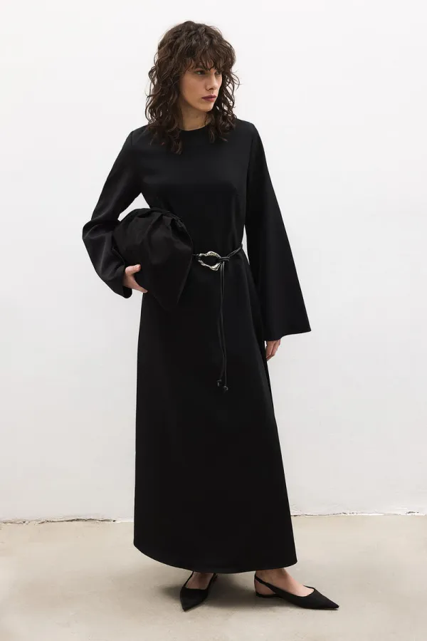 ROBE EN CRÊPE CEINTURE