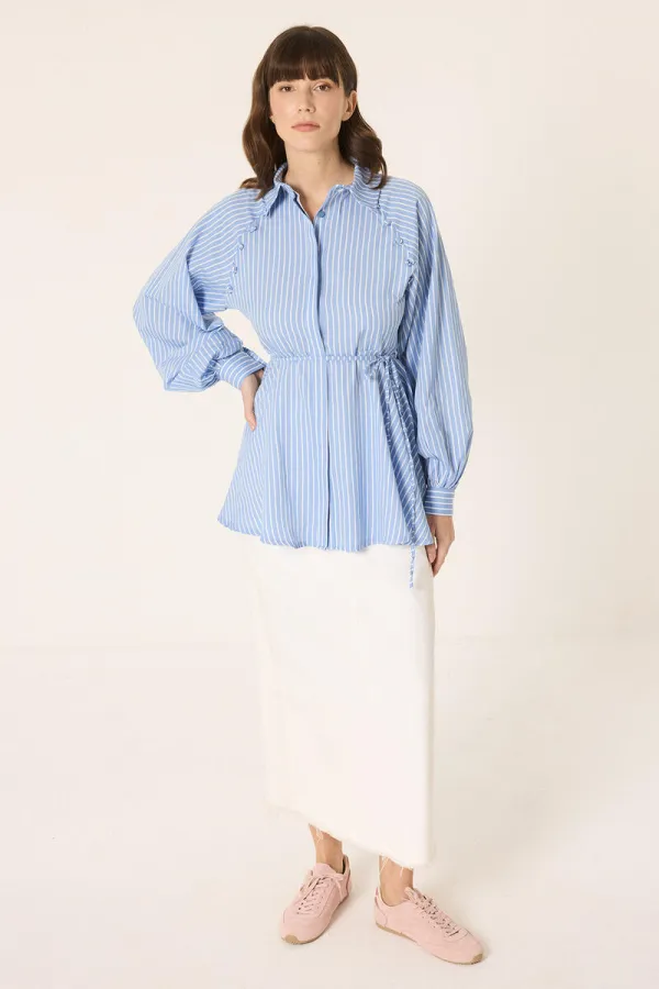 CHEMISE À RAYURES AVEC DÉTAILS DE BOUTONS