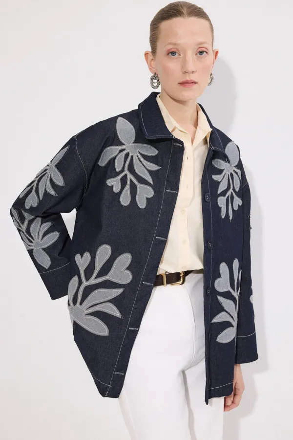 APLİKE NAKIŞLI  KEMERLİ DENİM CEKET