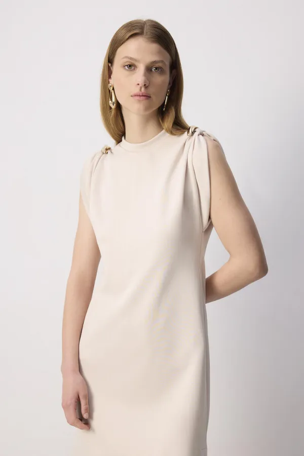 METAL AKSESUAR DETAYLI ELBİSE