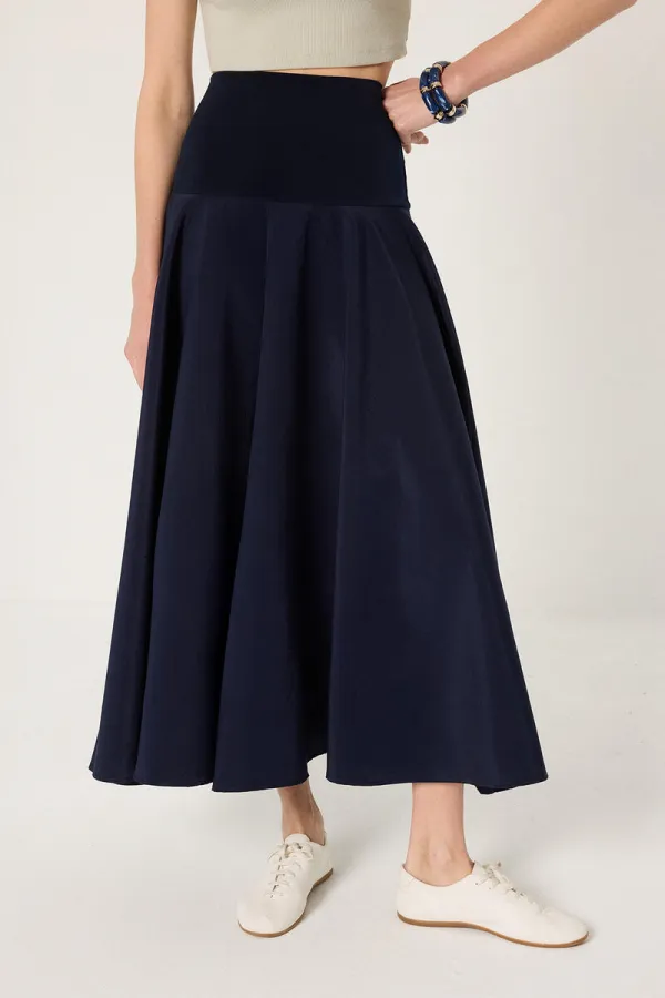 JUPE À CORSET ET POITRINE