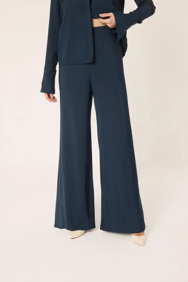 KEMER TASARIMLI GÖMLEK PANTOLON TAKIM