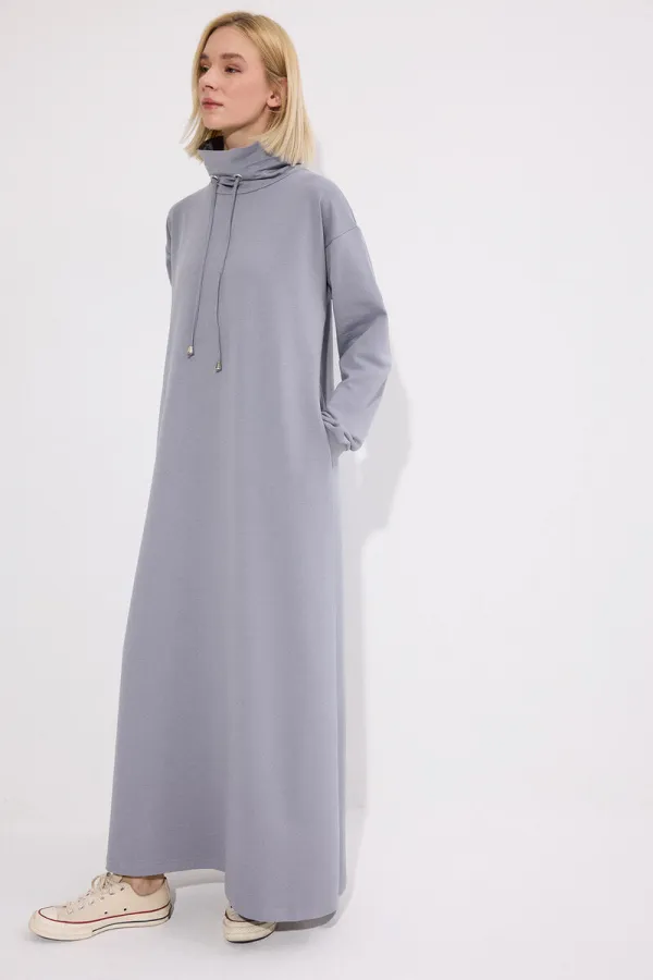 DİK YAKA ÖRME ELBİSE