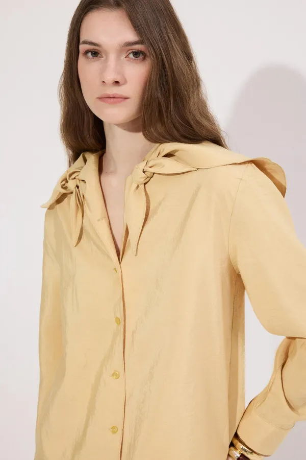 CHEMISE CUPRA AVEC DÉTAIL AU COL