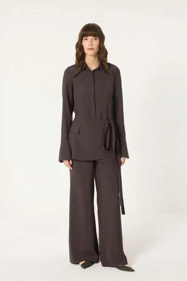 ENSEMBLE CHEMISE ET PANTALON AVEC CEINTURE