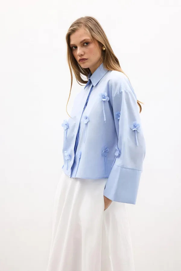 ÇİÇEK APLİKELİ GÖMLEK