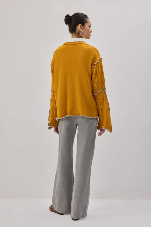 KONTRAST BİYELİ TRİKO HIRKA