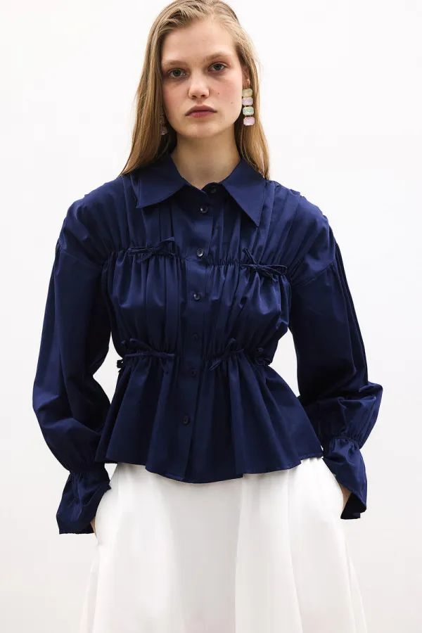 CHEMISE À NŒUD HABILLÉE