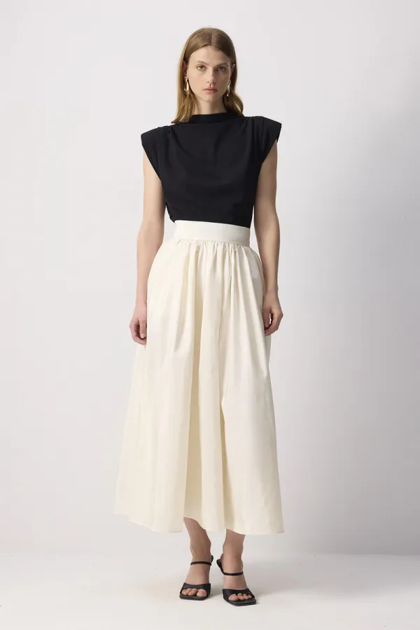 Jupe en taffetas à taille froncée.