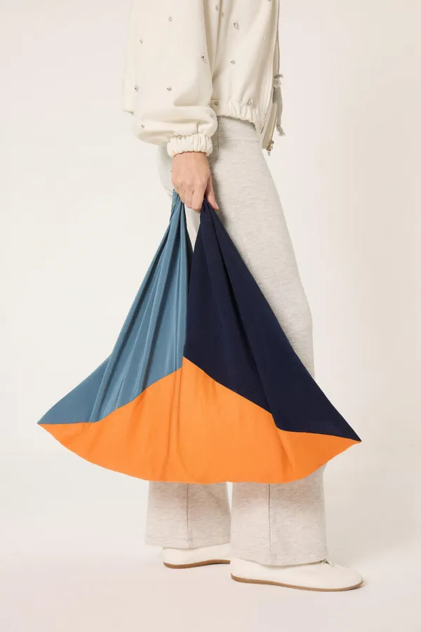 ÇOK RENKLİ ÜÇGEN ÇANTA