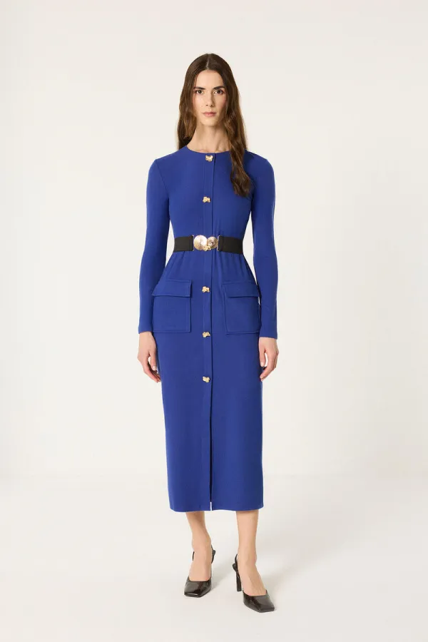 ROBE EN MAILLE AVEC BOUTONS ET CEINTURE DORÉS