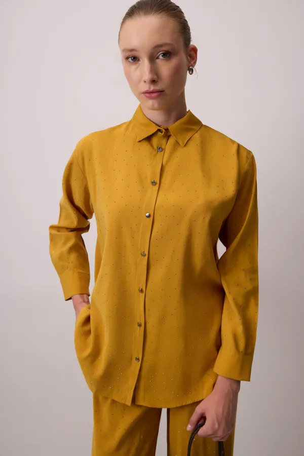 ENSEMBLE CHEMISE ET PANTALON ORNÉ DE PIERRES