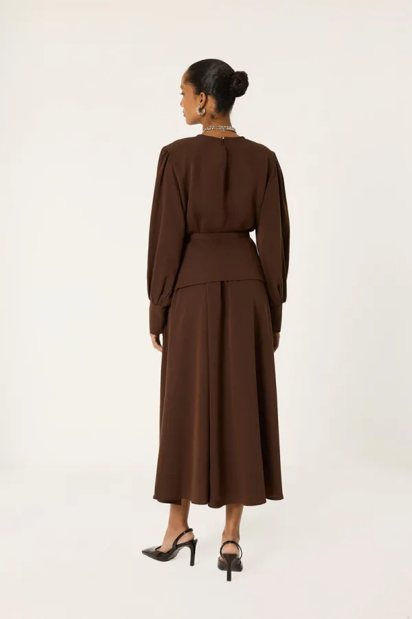 ENSEMBLE TUNIQUE ET JUPE AVEC DÉTAIL DE CEINTURE