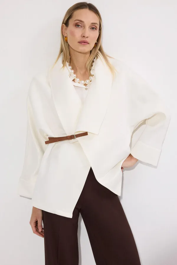 VESTE EN SATIN AVEC CEINTURE EN CUIR