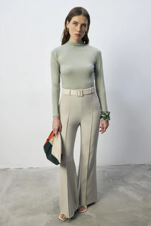 HAFİF DİK YAKA ÇITÇITLI BODY