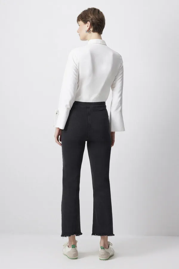 DENIM PANTS WITH FRINGED HEM