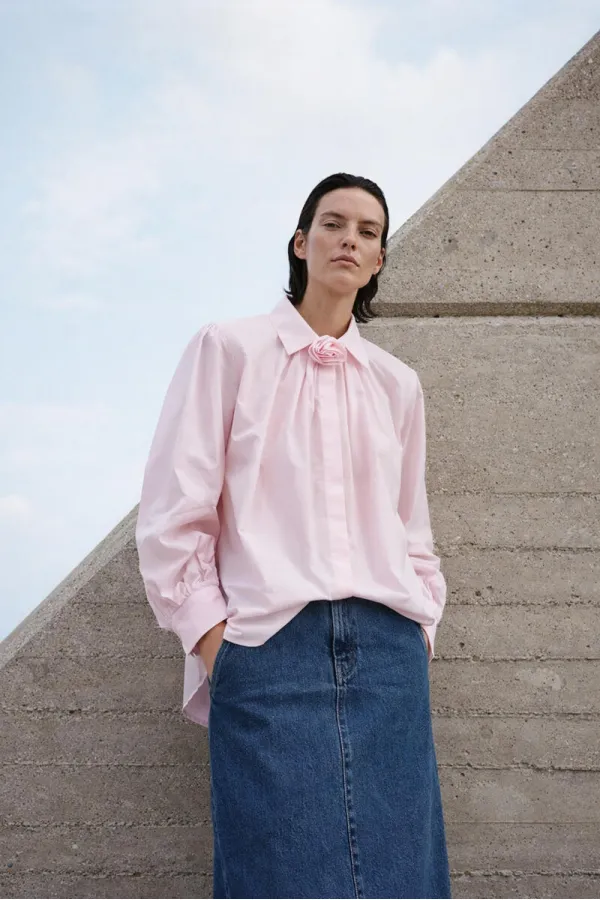 100% COTTON SHIRT WITH ROSE DETAIL