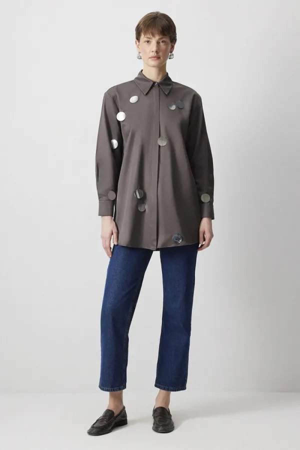 CHEMISE À PAILLETTES COUPE DÉCONTRACTÉE CHEMISE À PAILLETTES COUPE DÉCONTRACTÉE