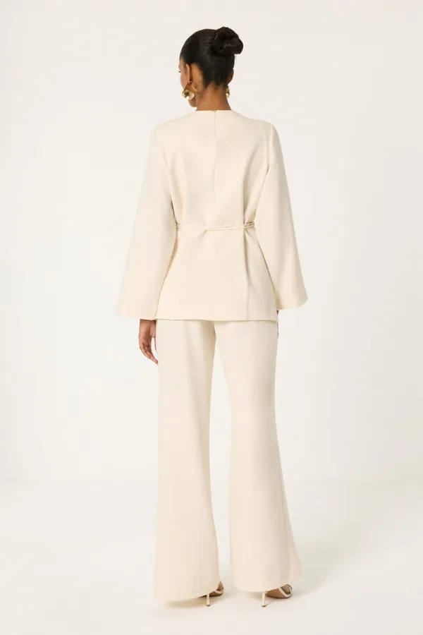 Ensemble tunique et pantalon asymétrique avec détail de ceinture