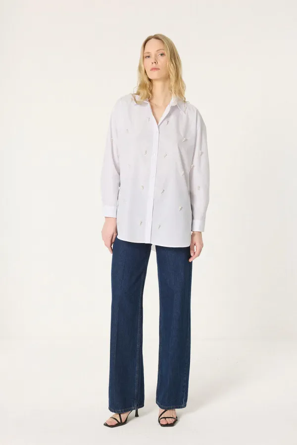 İNCİ DETAYLI POPLİN GÖMLEK