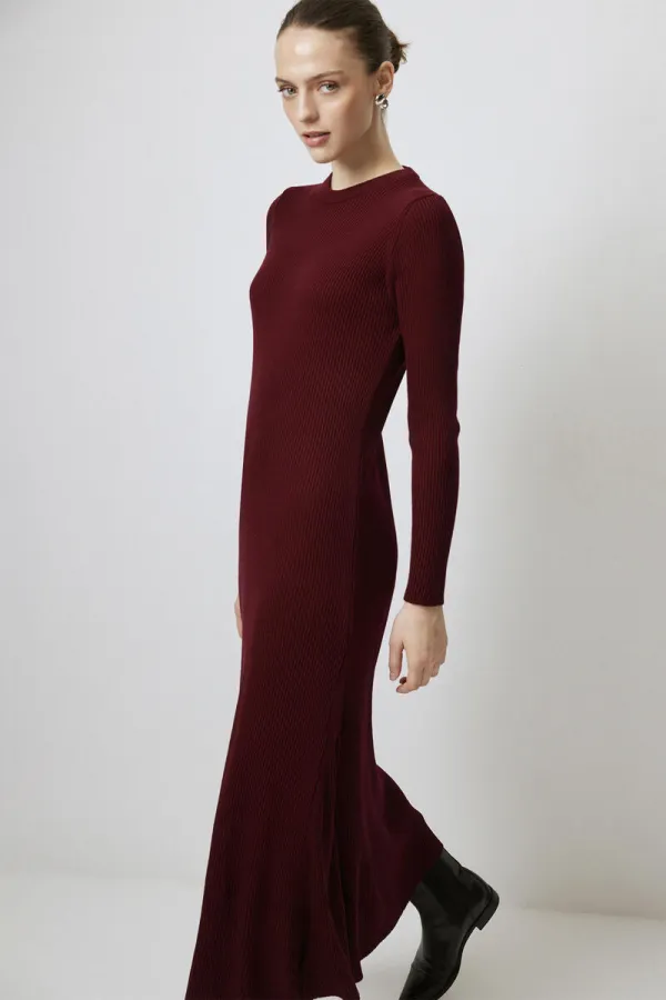 RIBBED CREW NECK KNITTED DRESS