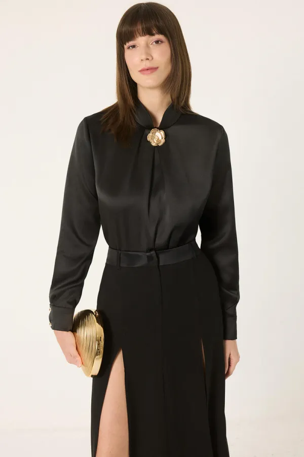 Tunique détaillée avec accessoires