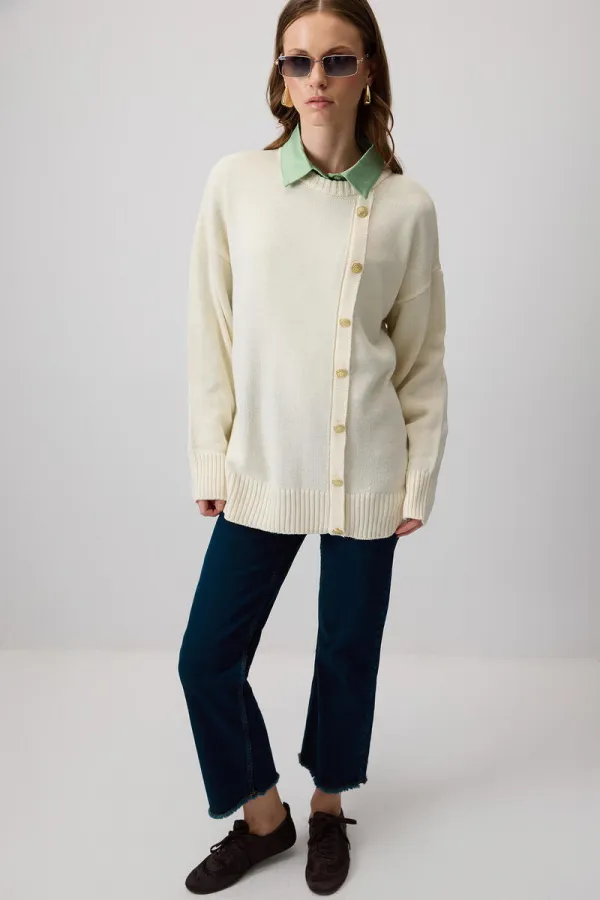 DÜĞME DETAYLI TRİKO KAZAK