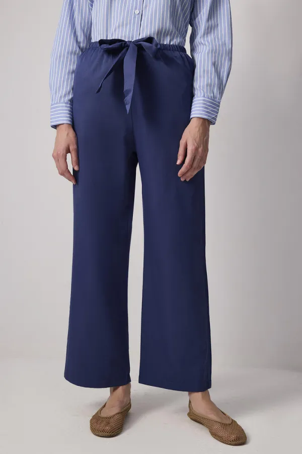 PANTALON À TAILLE ÉLASTIQUE ET JAMBES LARGES