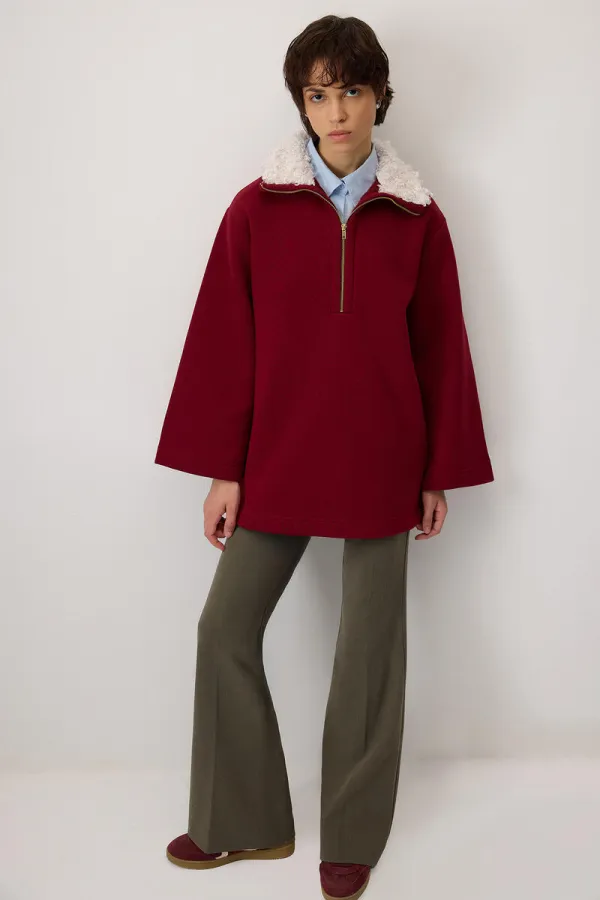 FUR-COLLARED SWEATSHIRT