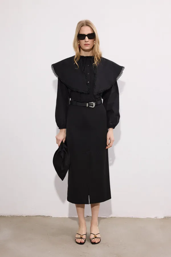 YAKASI İŞLEMELİ GÖMLEK