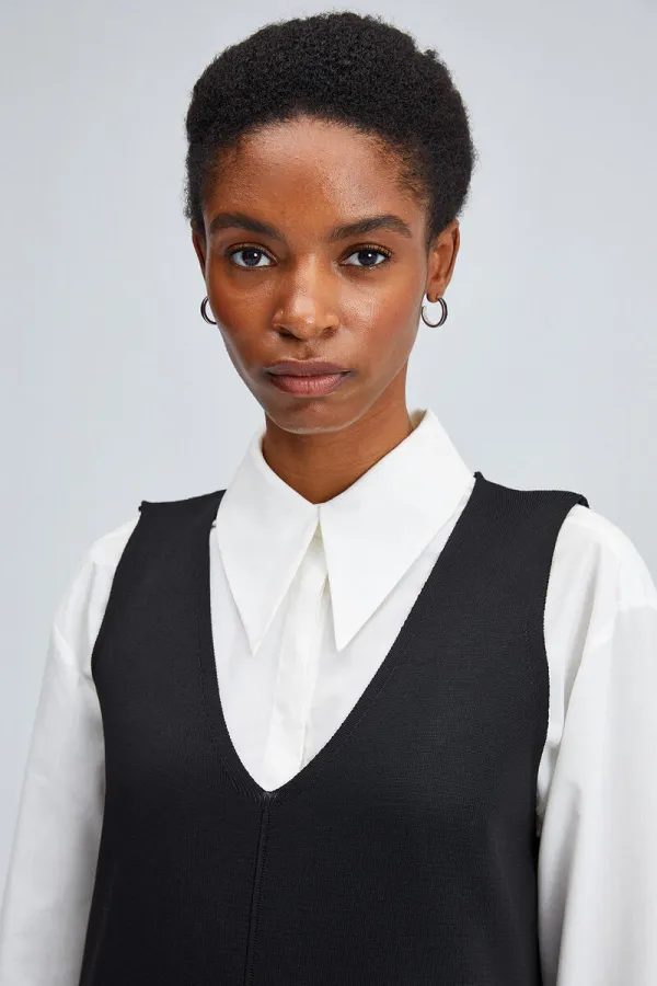 KNITTED VEST